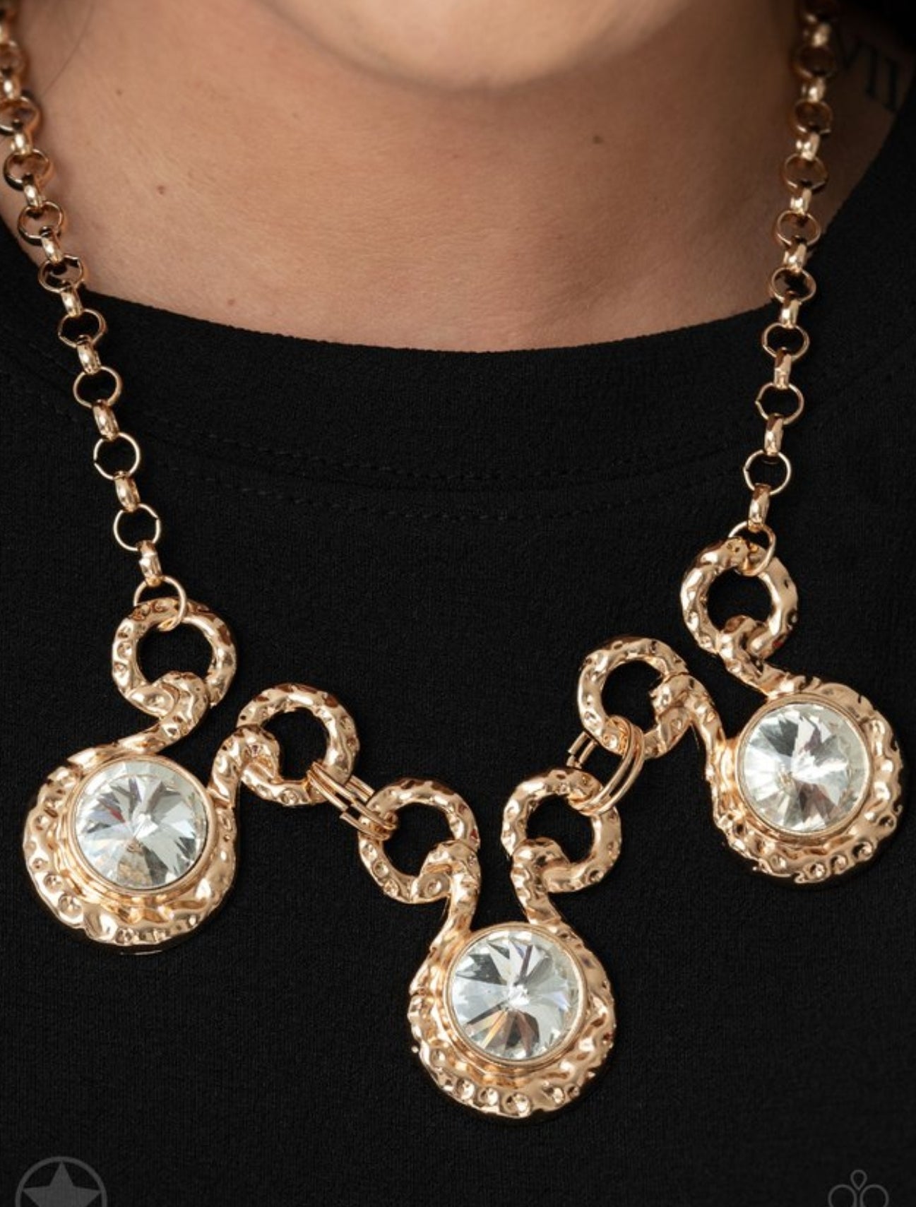 Hypnotized - Gold Female Necklace