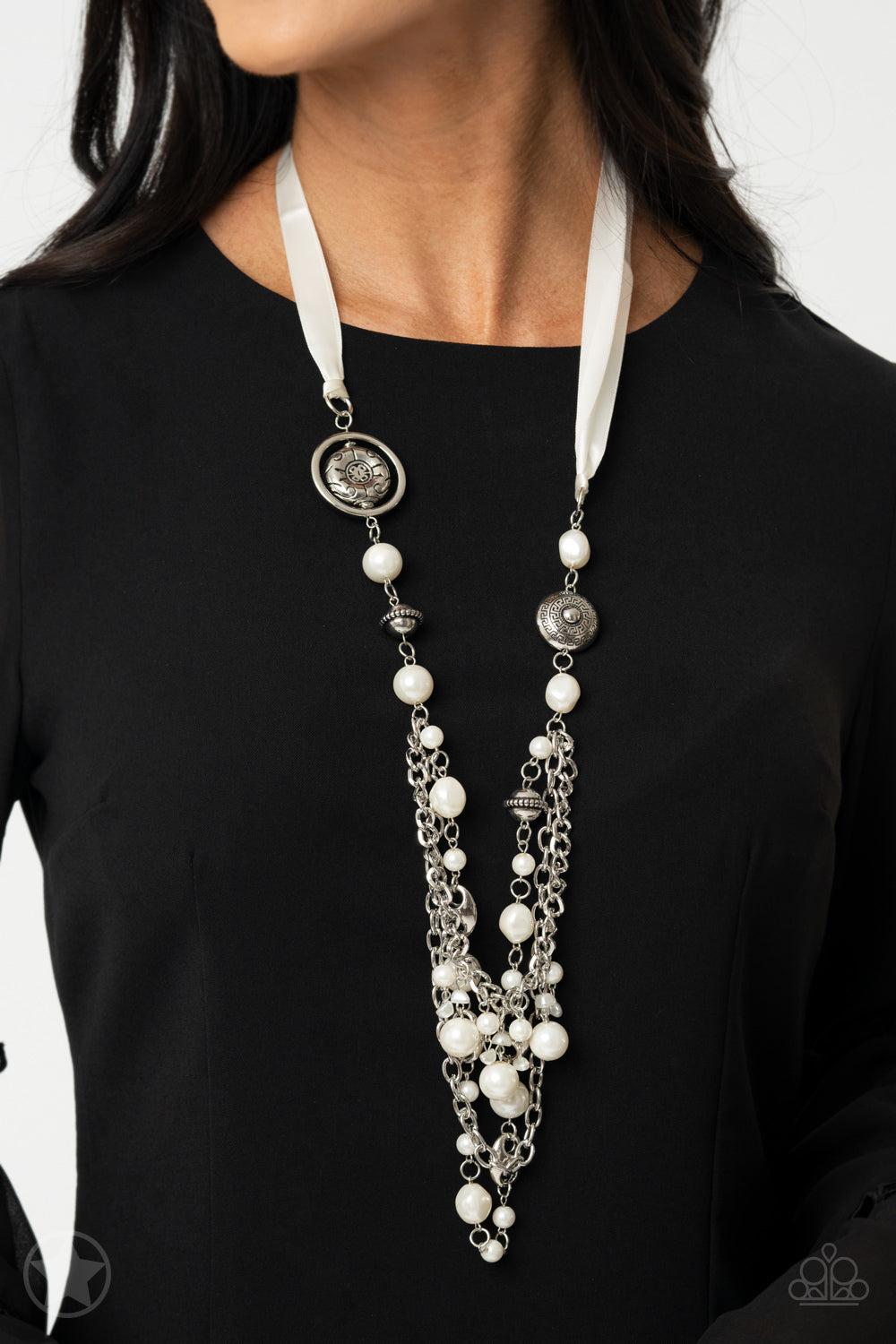 All The Trimmings - Ivory Female Necklace