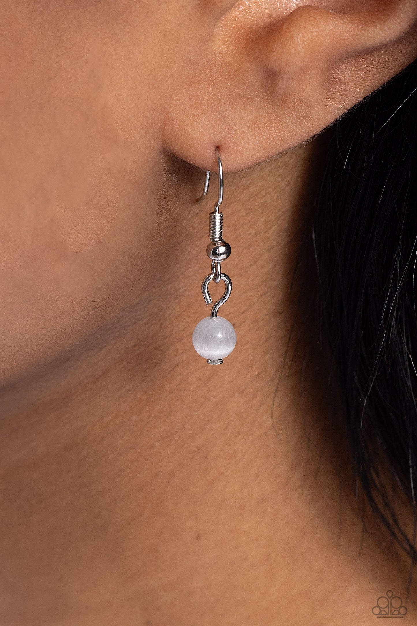 Floral Crowned - White Female Necklace