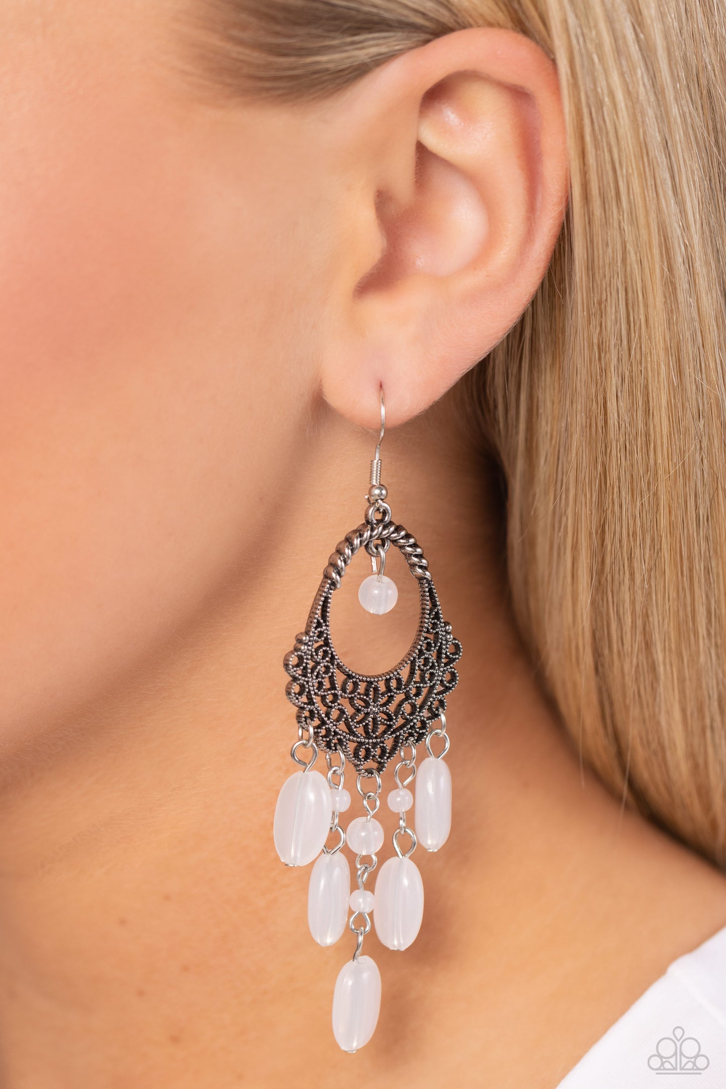 Botanical Escape - White Female Earrings