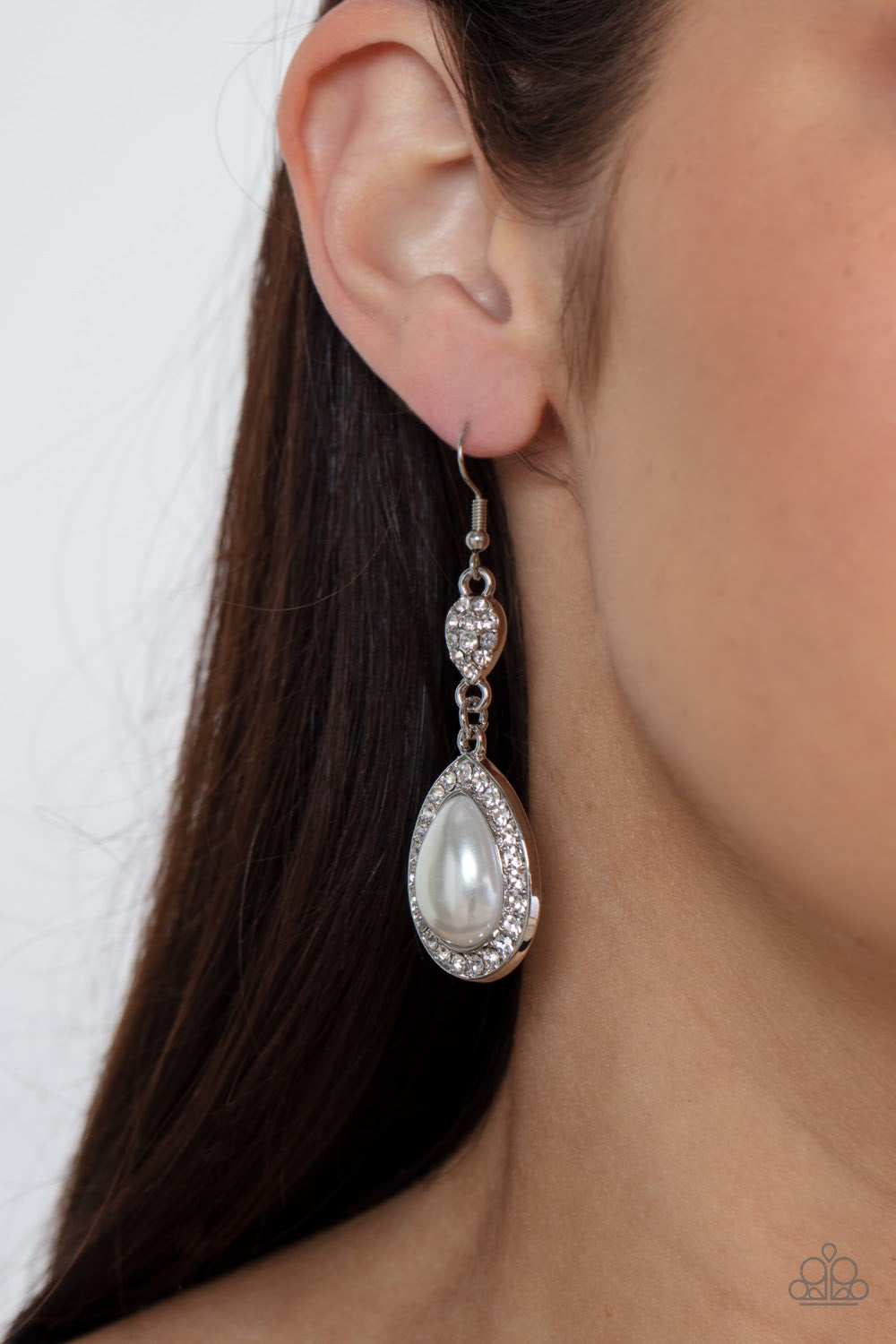 Elite Elegance - White Female Earrings