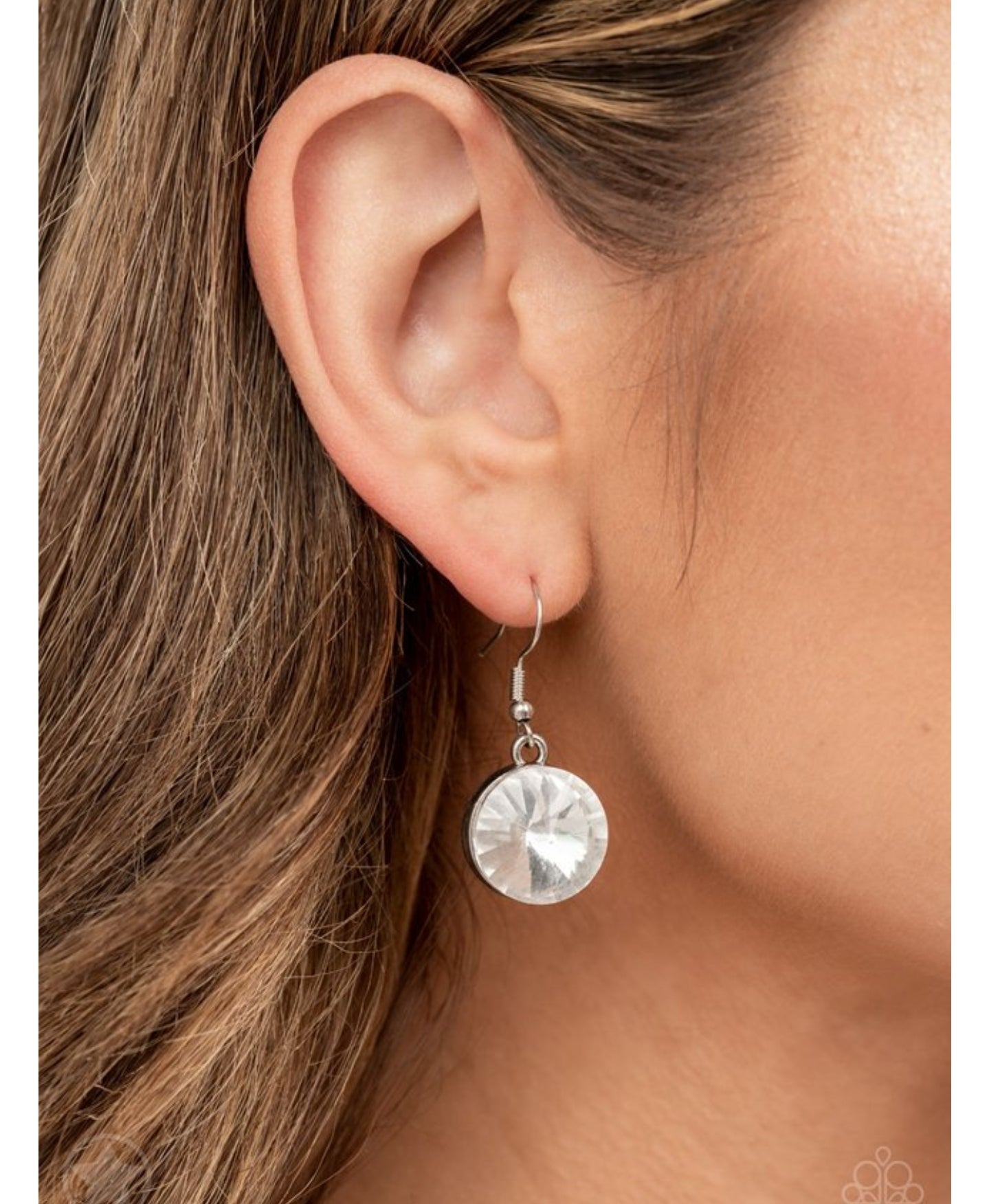 Spot Light Stunner-Oversized White Rhinestone Necklace