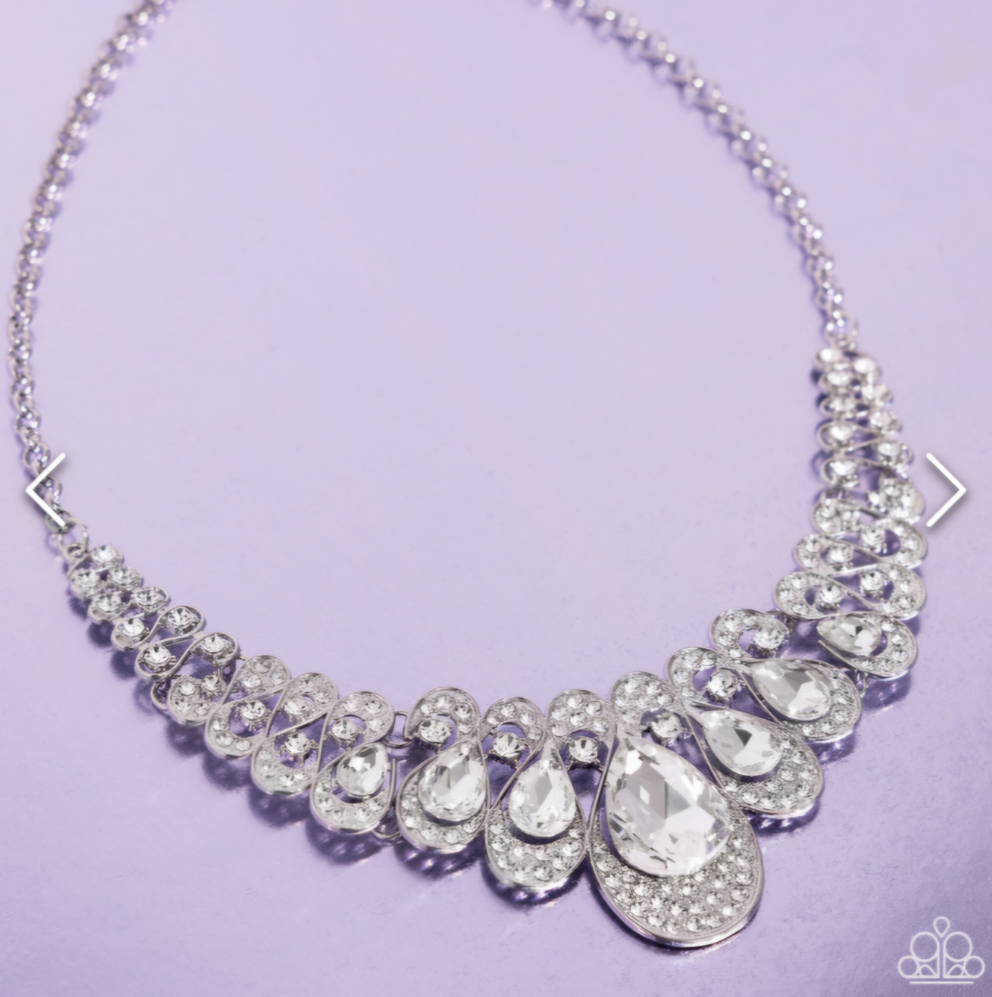 Infinite Idol - White Female Necklace