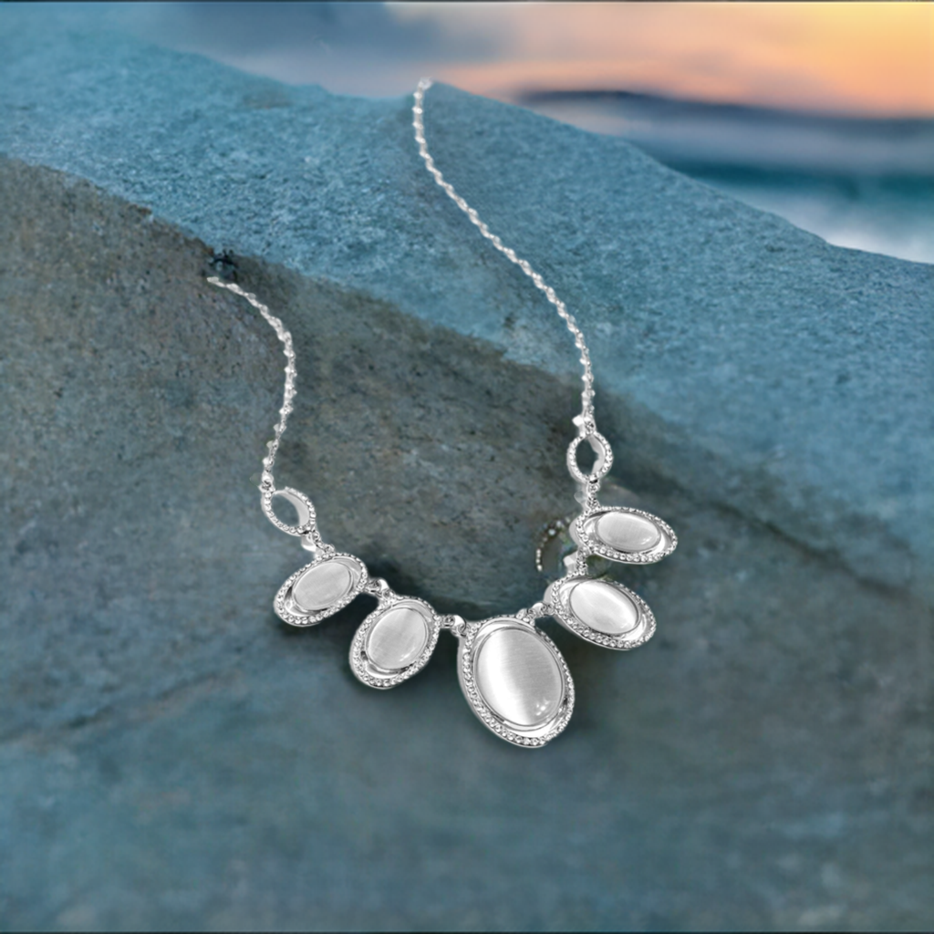 A BEAM Come True - White Female Necklace
