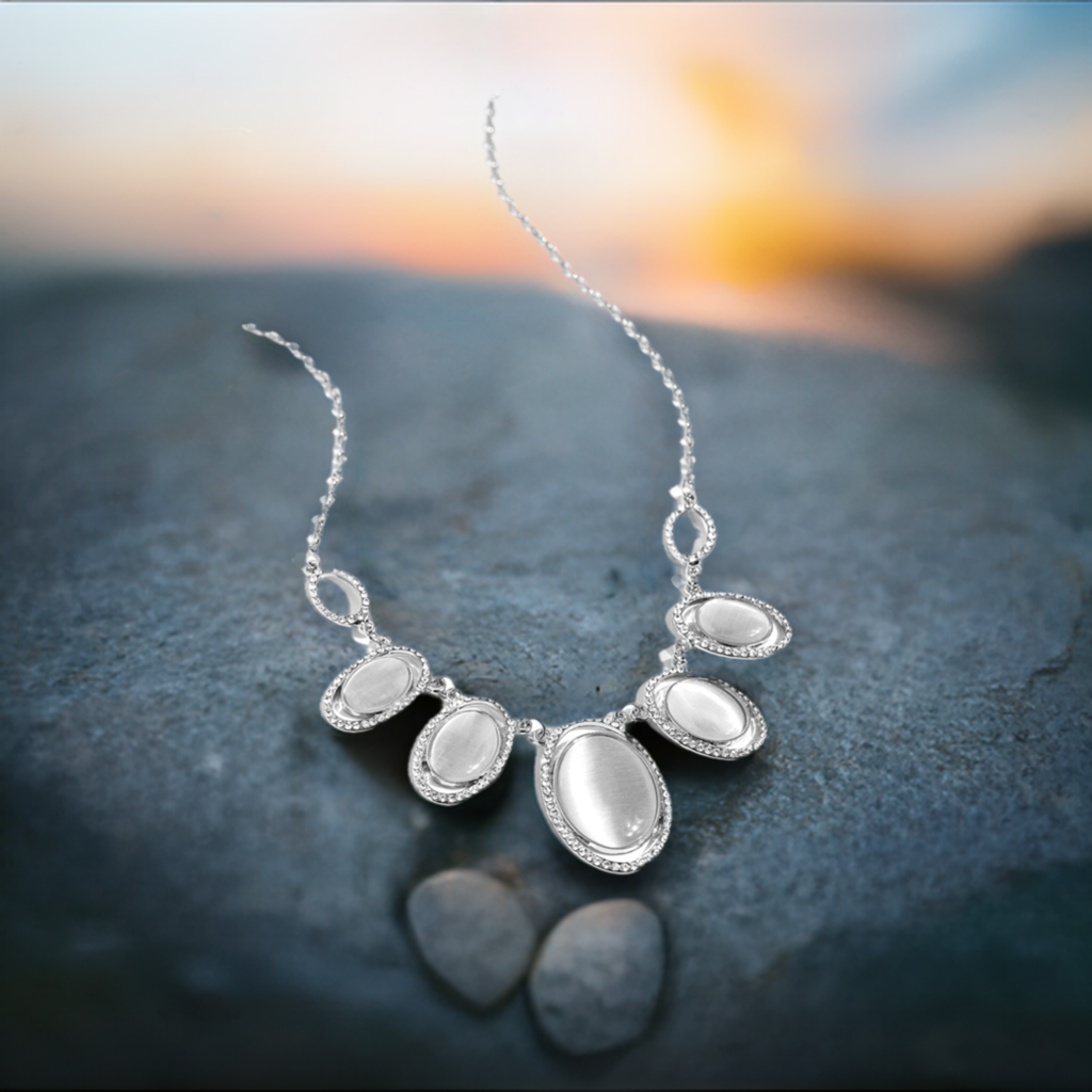 A BEAM Come True - White Female Necklace