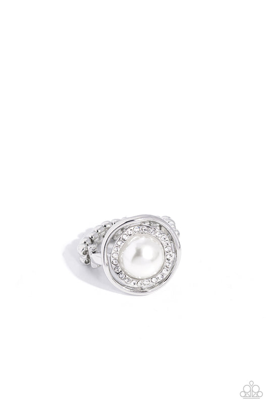 Chic Center - White Pearl Ring
